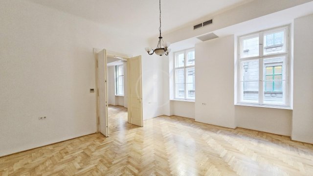 Kiadó iroda, Budapesten, V. kerületben, Ferenciek terén