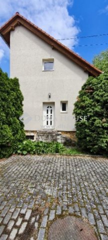 Eladó családi ház, Pécsett 120 M Ft, 4 szobás