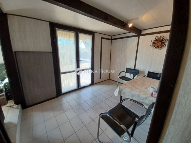 Eladó nyaraló, Balatonakarattyán 42 M Ft, 3 szobás