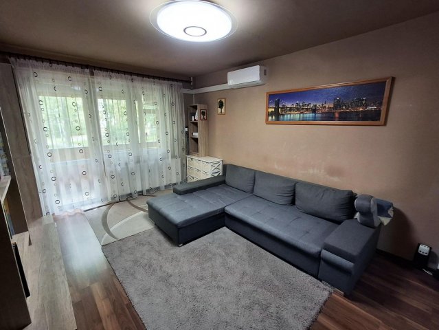 Eladó panellakás, Tatabányán 35.9 M Ft, 1+2 szobás