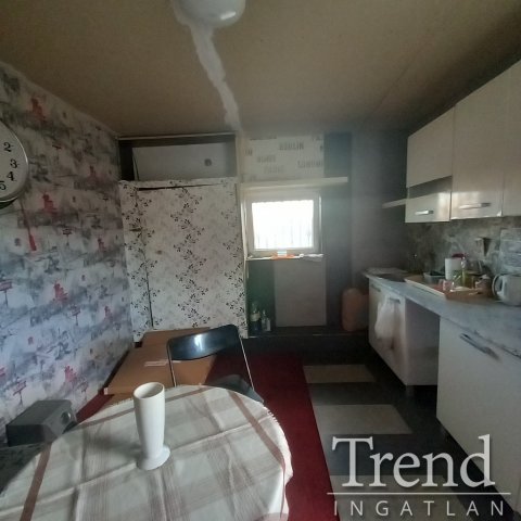 Eladó családi ház, Ercsiben 15 M Ft, 1 szobás