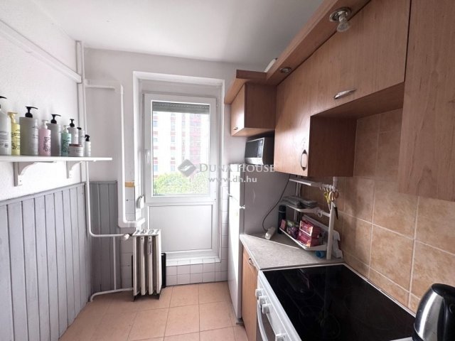 Eladó panellakás, Pécsett 34.99 M Ft, 2 szobás