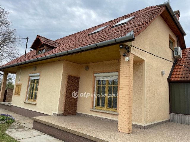 Eladó családi ház, Újkígyóson 43 M Ft, 4+1 szobás