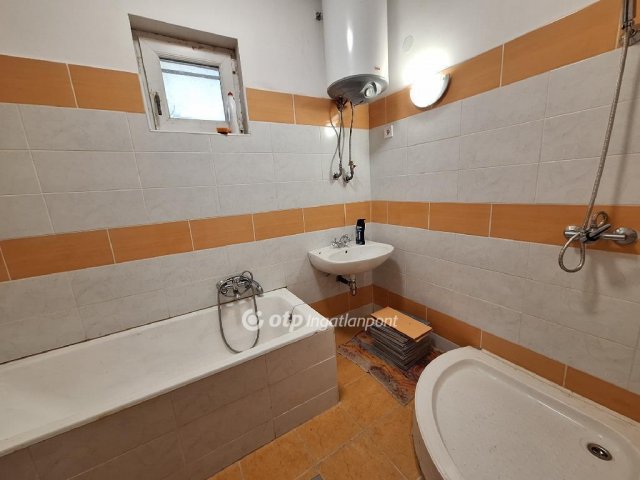 Eladó családi ház, Biharnagybajomban 8.5 M Ft, 3+1 szobás
