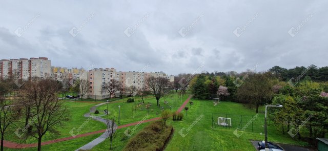 Eladó panellakás, Győrött 34.99 M Ft, 1 szobás