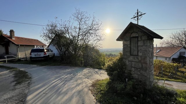 Eladó családi ház, Bajon 22 M Ft, 2 szobás