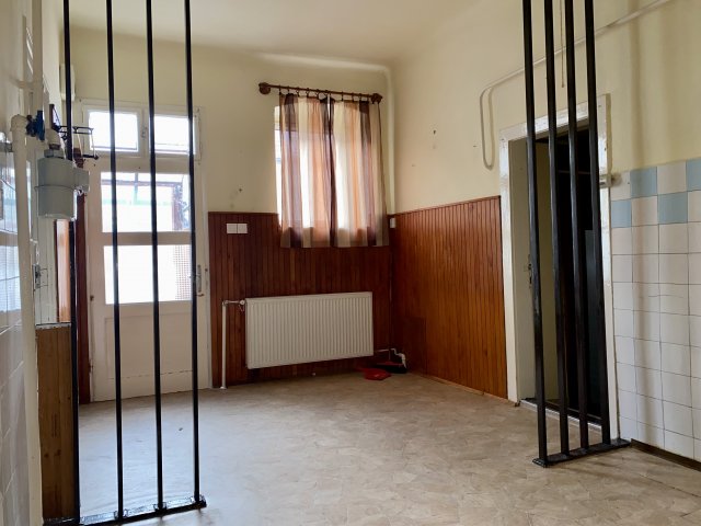 Eladó családi ház, Sopronban 29.6 M Ft, 2 szobás