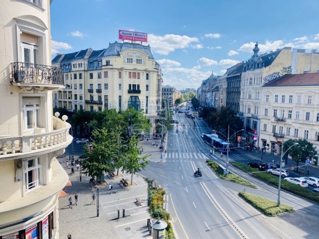 Eladó téglalakás, Budapesten, VII. kerületben, Károly körúton