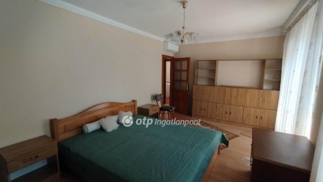 Eladó téglalakás, Nyíregyházán 68 M Ft, 3 szobás
