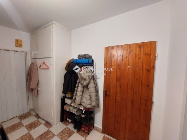 Eladó panellakás, Pécsett 31.9 M Ft, 2 szobás