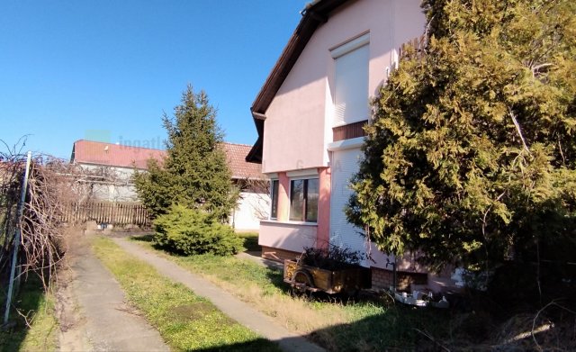 Eladó családi ház, Szegeden 84.9 M Ft, 4+2 szobás