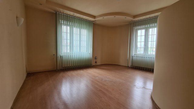 Eladó téglalakás, Győrött 99.9 M Ft, 5 szobás