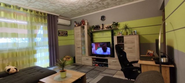 Eladó panellakás, Nagykőrösön 33 M Ft, 3 szobás
