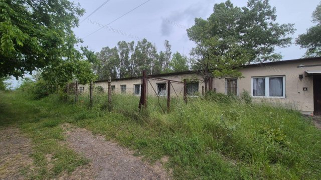 Eladó ipari ingatlan, Oroszlányban 99.9 M Ft