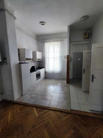 Eladó téglalakás, Pécsett 39.99 M Ft, 1 szobás