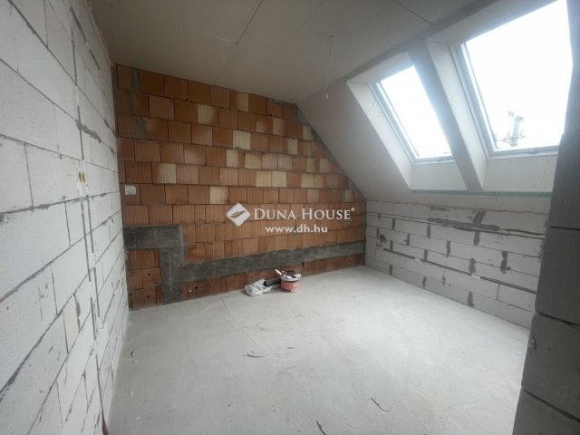 Eladó ikerház, Vecsésen 115 M Ft, 4 szobás