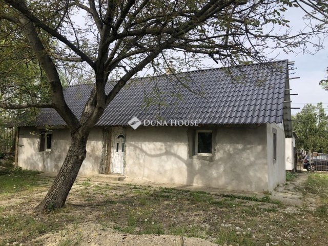 Eladó családi ház, Kecskeméten 23.5 M Ft, 2 szobás