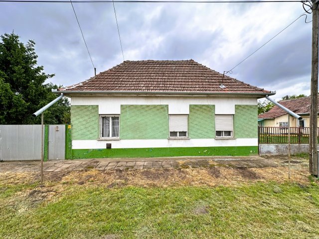 Eladó családi ház, Almáskamaráson 6 M Ft, 2 szobás