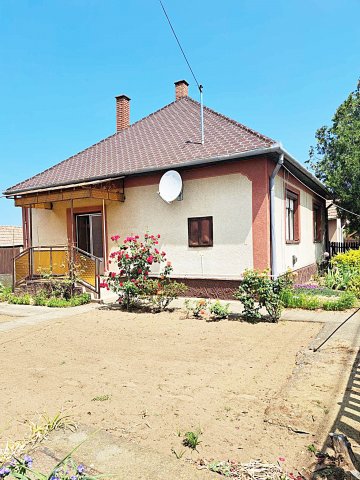 Eladó családi ház, Újfehértón 33.7 M Ft, 2+1 szobás