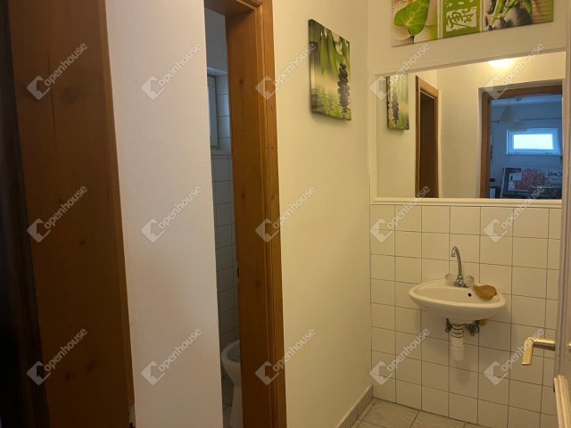 Eladó családi ház, Hegykőn 59.9 M Ft, 6 szobás