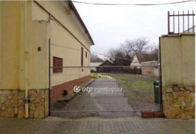 Eladó téglalakás, Orosházán 5 M Ft, 1 szobás