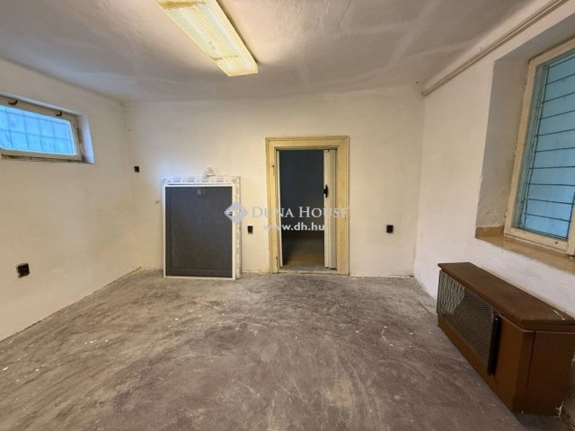 Eladó családi ház, Kiskunhalason 22.9 M Ft, 3 szobás
