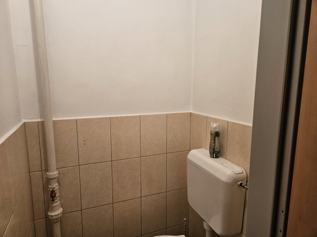 Eladó üzlethelyiség, Pécsett 23 M Ft, 1 szobás