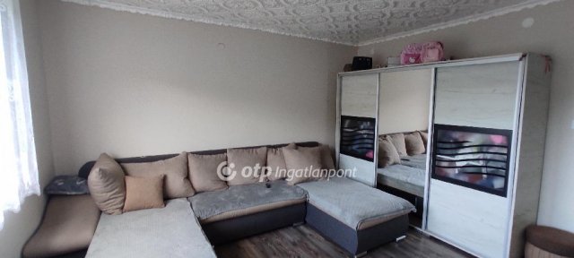 Eladó panellakás, Salgótarjánban 16.5 M Ft, 1+2 szobás