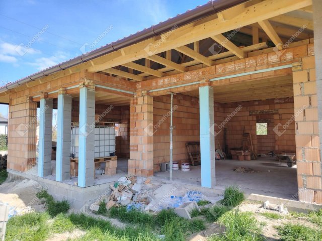 Eladó családi ház, Velencén 99.9 M Ft, 4 szobás