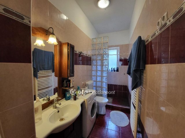Eladó családi ház, Balatonfűzfőn 95 M Ft, 5 szobás