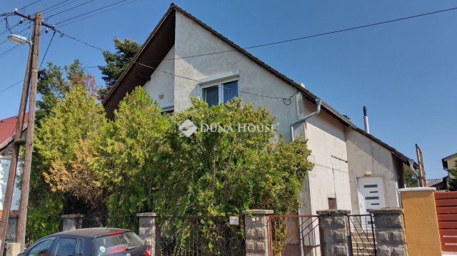 Eladó családi ház, Esztergomban 74.9 M Ft, 7 szobás