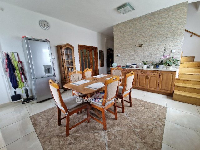 Eladó családi ház, Debrecenben 124.9 M Ft, 5 szobás