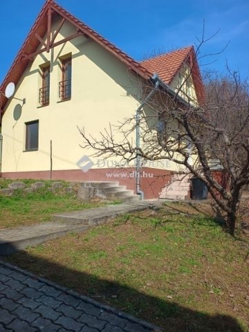 Eladó családi ház, Pécsett 89.9 M Ft, 4 szobás