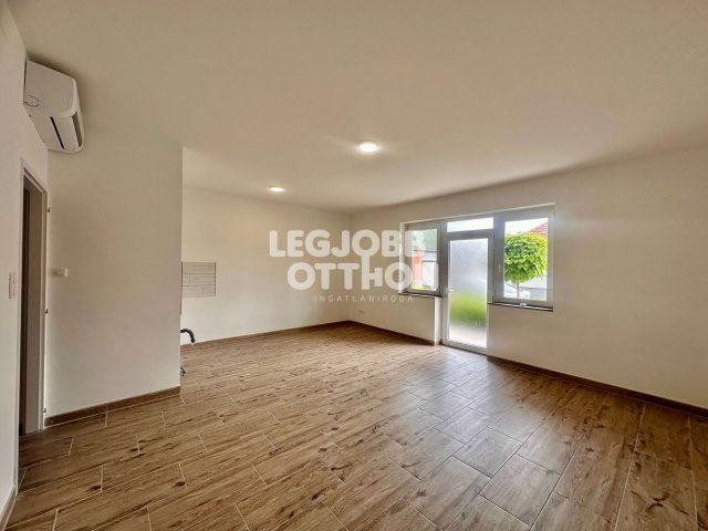 Eladó téglalakás, Cegléden 32.9 M Ft, 1 szobás
