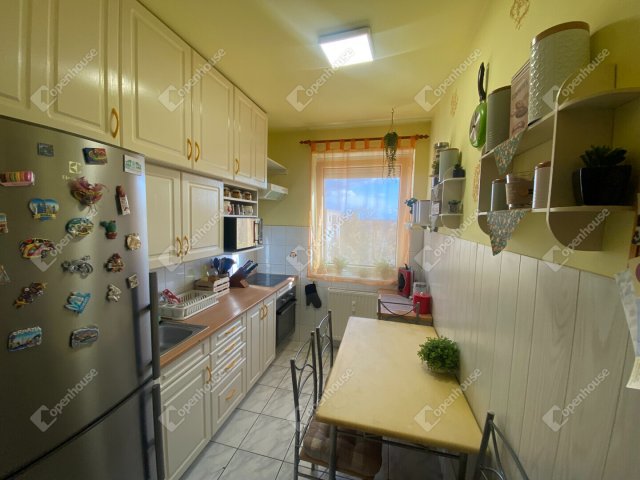 Eladó téglalakás, Mosonmagyaróváron 47 M Ft, 3 szobás