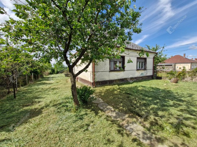 Eladó családi ház, Csörnyeföldön 19.9 M Ft, 3 szobás