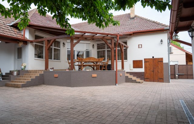 Eladó családi ház, Ceglédbercelen 109.9 M Ft, 3 szobás