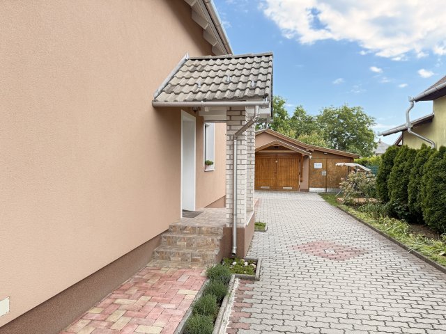 Eladó családi ház, Ercsiben 84.9 M Ft, 5 szobás