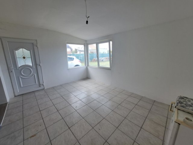 Eladó családi ház, Pilisen 24.5 M Ft, 2 szobás