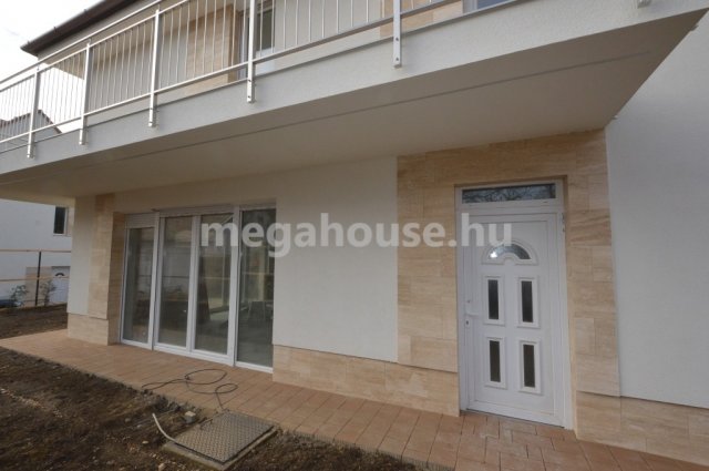 Eladó családi ház, Budaörsön 219.9 M Ft, 5 szobás