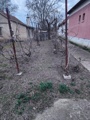 Eladó családi ház, Szegeden 16.9 M Ft, 2 szobás