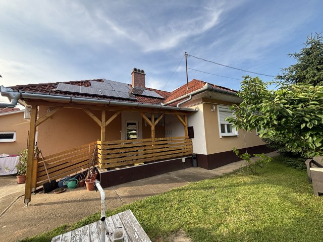 Eladó családi ház, Ebesen 98 M Ft, 4 szobás