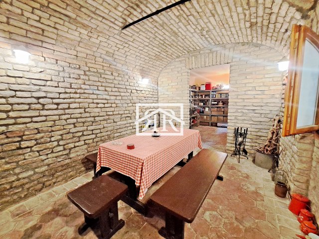 Eladó családi ház, Szegeden, Maros utcában 269.9 M Ft, 8 szobás