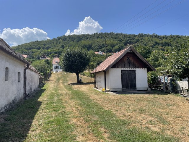 Eladó nyaraló, Szigligeten 210 M Ft, 5 szobás