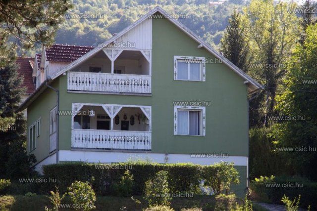 Eladó családi ház, Dunabogdányban 99 M Ft, 7 szobás