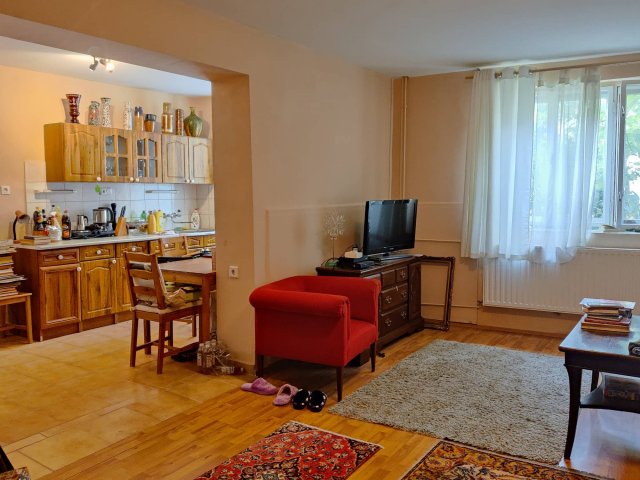 Eladó családi ház, Esztergomban 28.9 M Ft, 2 szobás