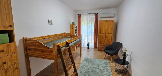 Kiadó téglalakás, albérlet, Pécsett 200 E Ft / hó, 3 szobás