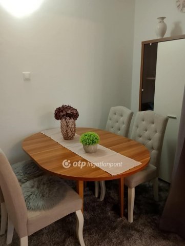 Eladó panellakás, Győrött 56 M Ft, 3 szobás