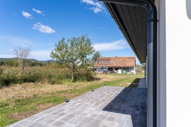 Eladó családi ház, Pomázon 270 M Ft, 5 szobás