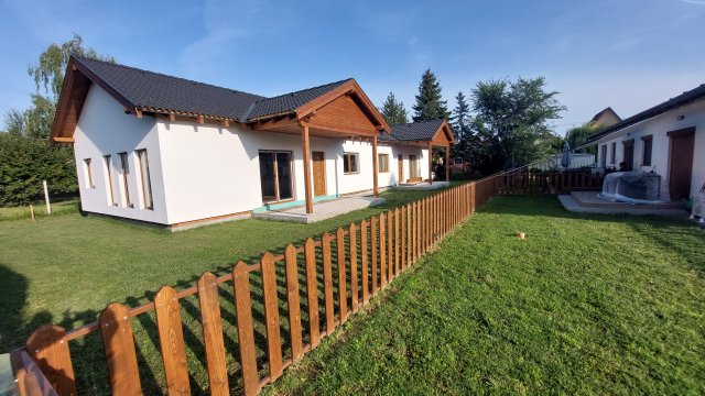 Eladó ikerház, Balatonmáriafürdőn 45 M Ft, 3 szobás